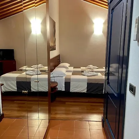 3.0 Boutique Rooms بيت ضيافة فيرّارا